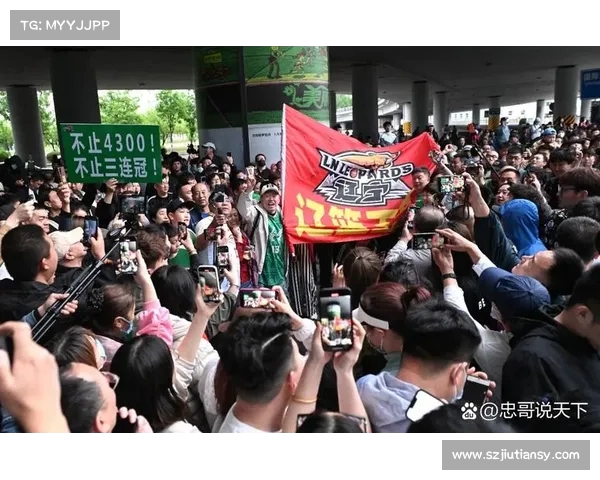 CBA主场氛围解析:球迷热情助力球队 战术执行与主场文化的完美融合 CBA主场氛围解析:球迷热情助力球队 战术执行与主场文化的完美融合